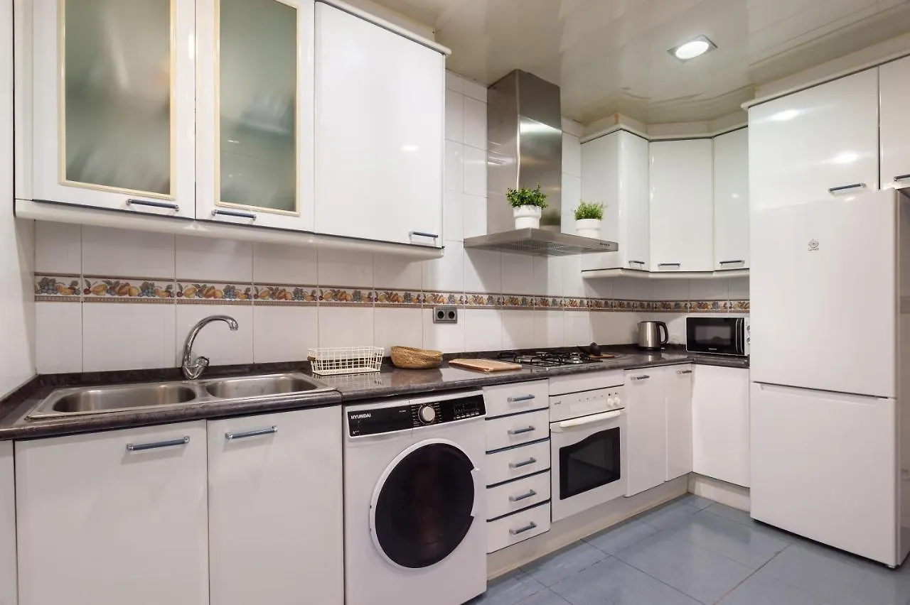 Flateli Paris Apartment Barcelona Spain